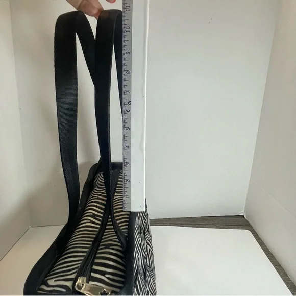 Harvey’s original seatbelt bag Zebra print tote. Pre-owned. - Picture 16 of 16